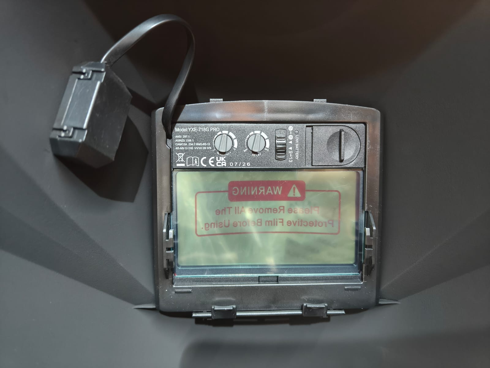 Przyłbica spawalnicza Gunners 718G Red - obrazek 3